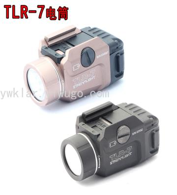 tlr-7タクティカル懐中電灯のボタンを下にして金属製です